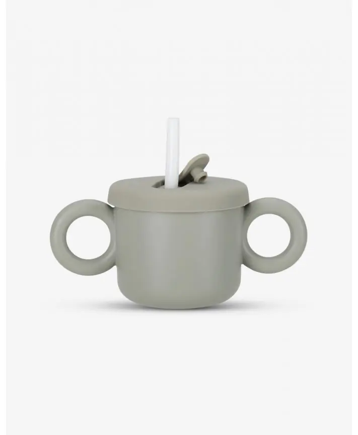 כוס שתיה עם קש