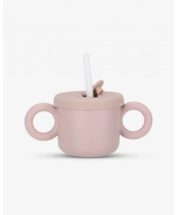 כוס שתיה עם קש