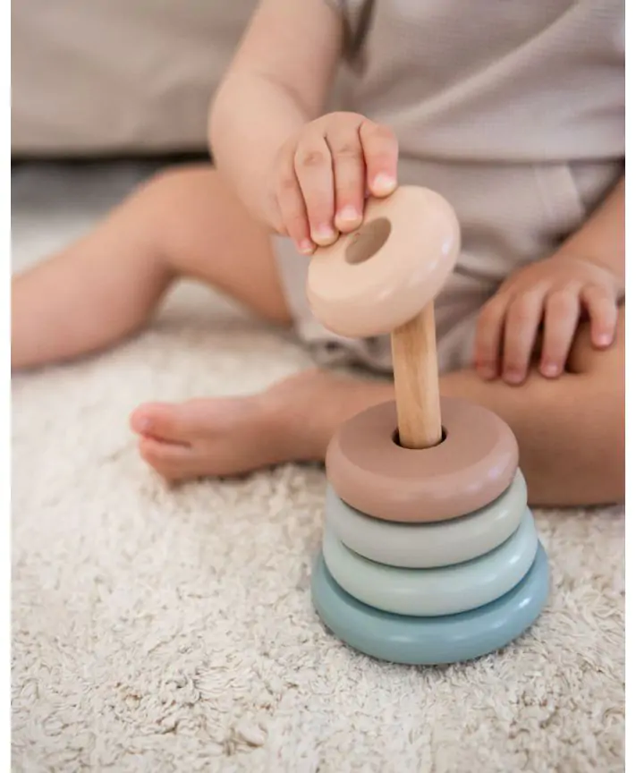 מגדל טבעות מעץ