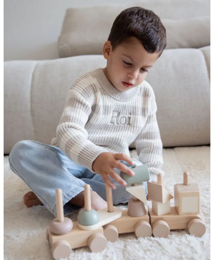 רכבת קוביות מעץ להרכבה והשחלה