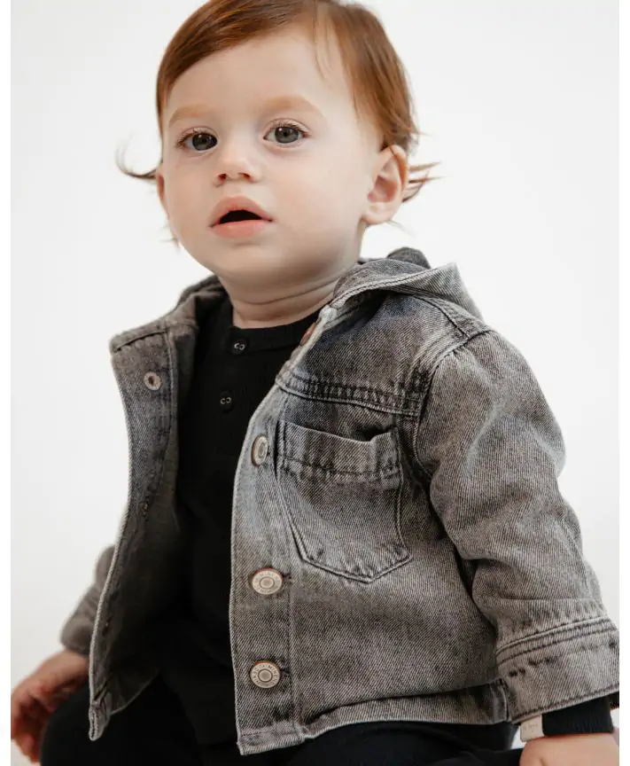 אוברשירט ג'ינס עם קפוצ'ון