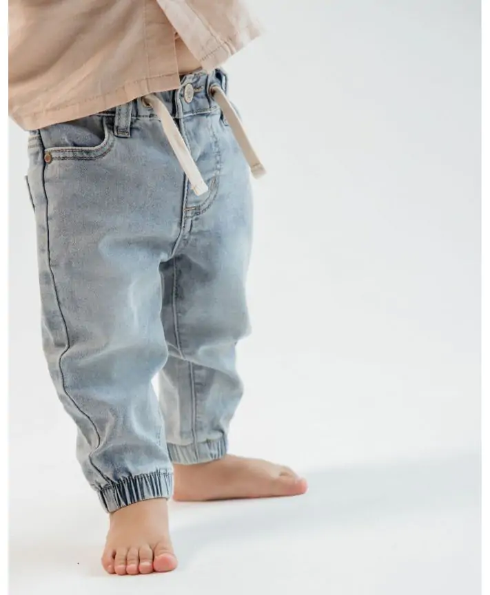 מכנסי ג'ינס ארוכים