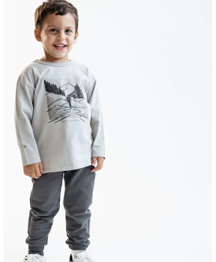 סט חולצה ומכנסיים