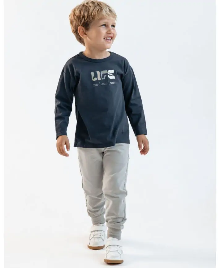 סט חולצה ומכנסיים