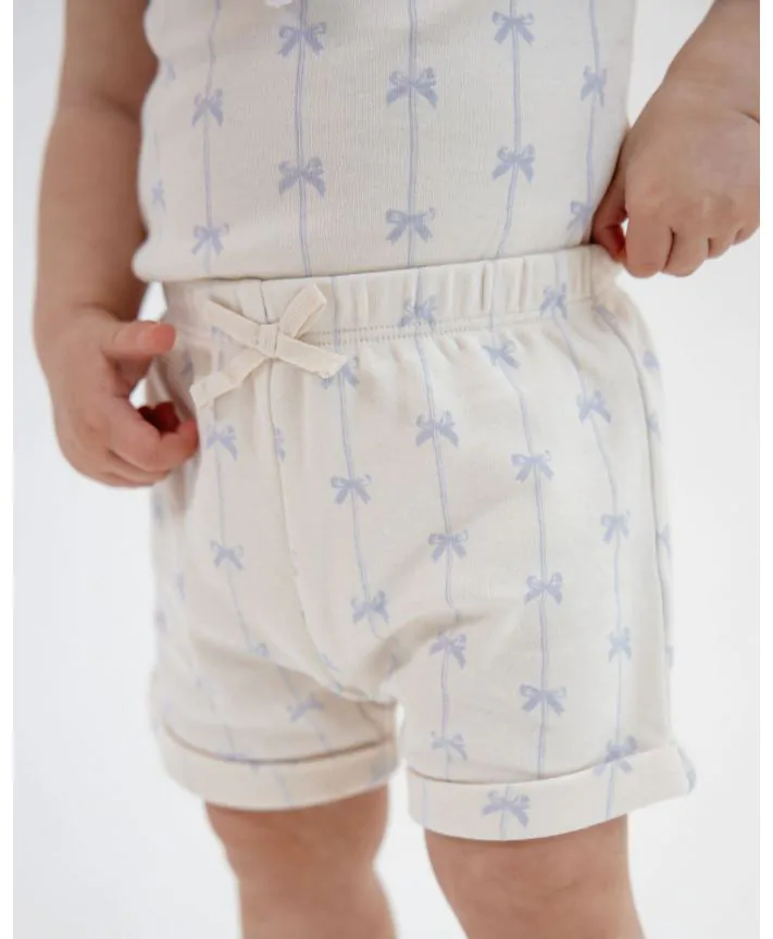 שני זוגות מכנסיים