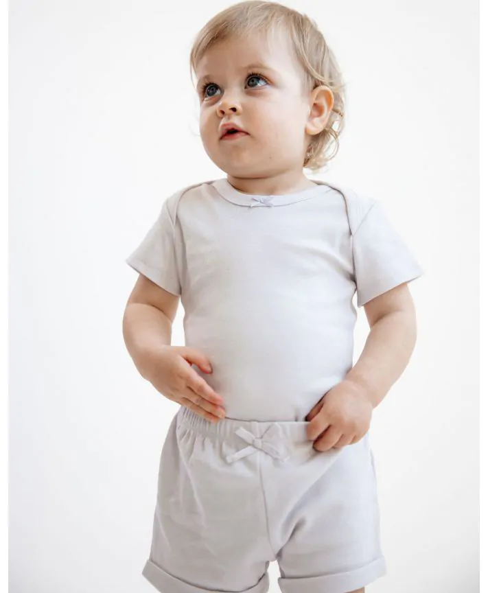 שני זוגות מכנסיים