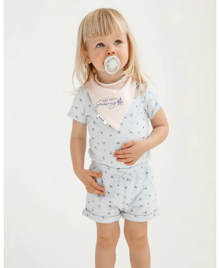 שני זוגות מכנסיים