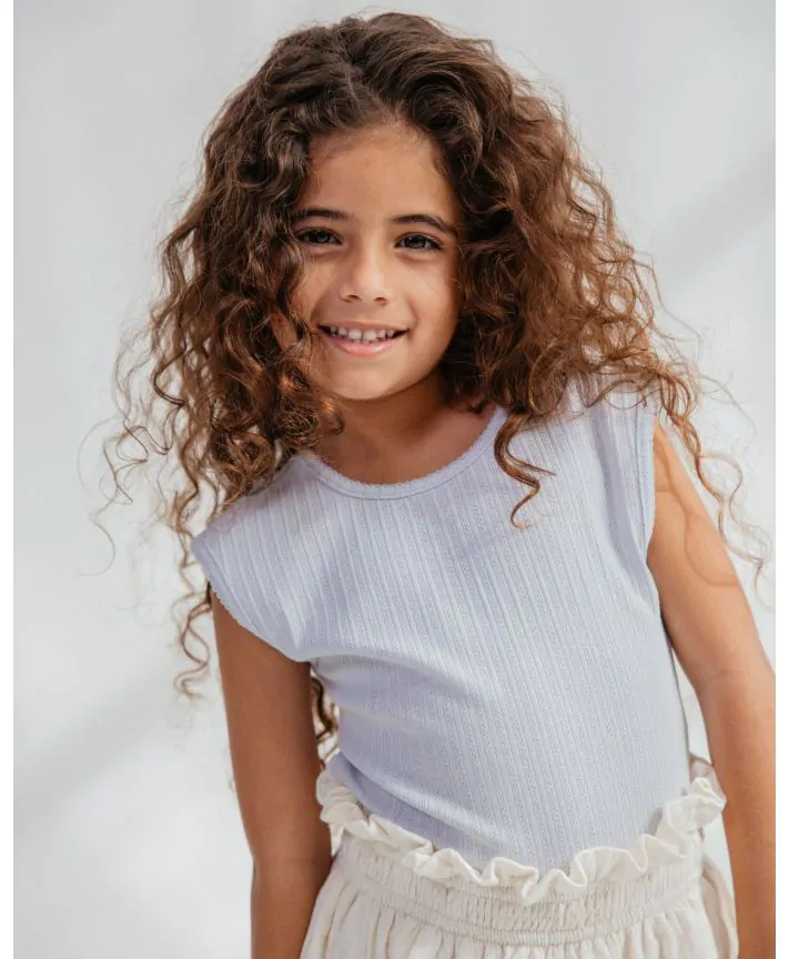 חולצה עם פתח בגב