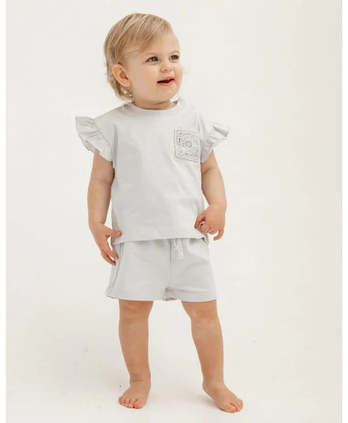 סט חולצה ומכנסיים קצרים בייבי