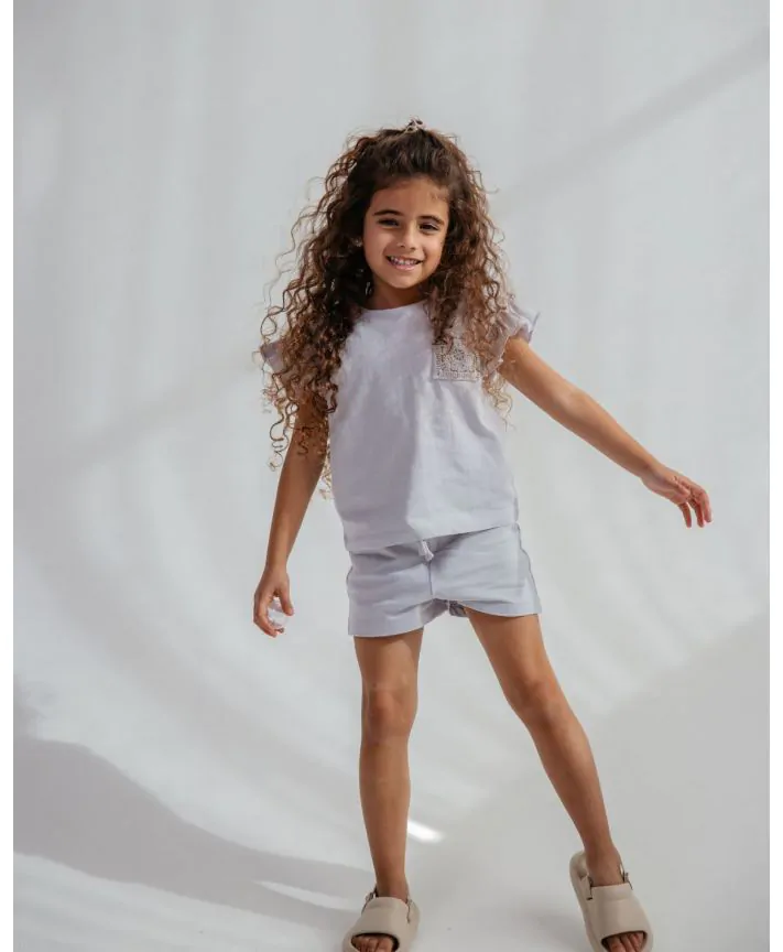 סט חולצה ומכנסיים קצרים