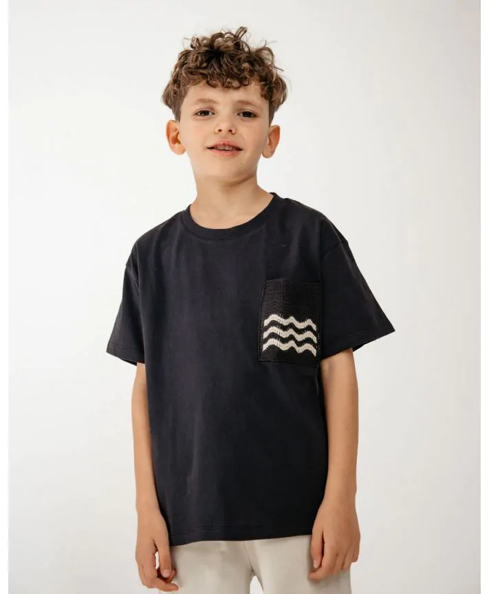 סט חולצה ומכנסיים