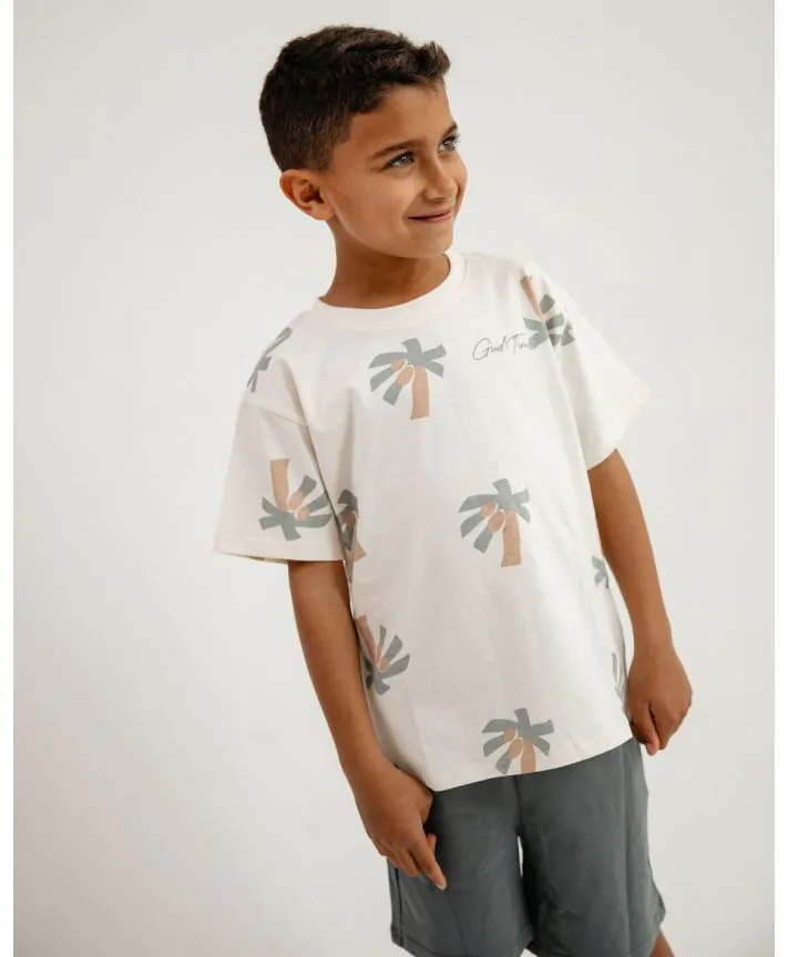 סט חולצה ומכנסיים