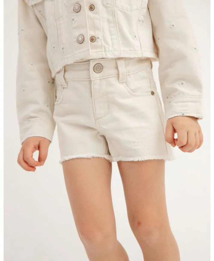 מכנסי ג'ינס קצרים בנות