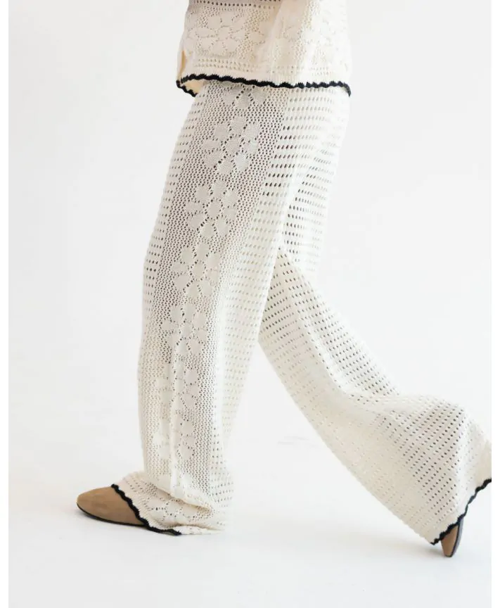 מכנסי קרושה בגזרה מתרחבת