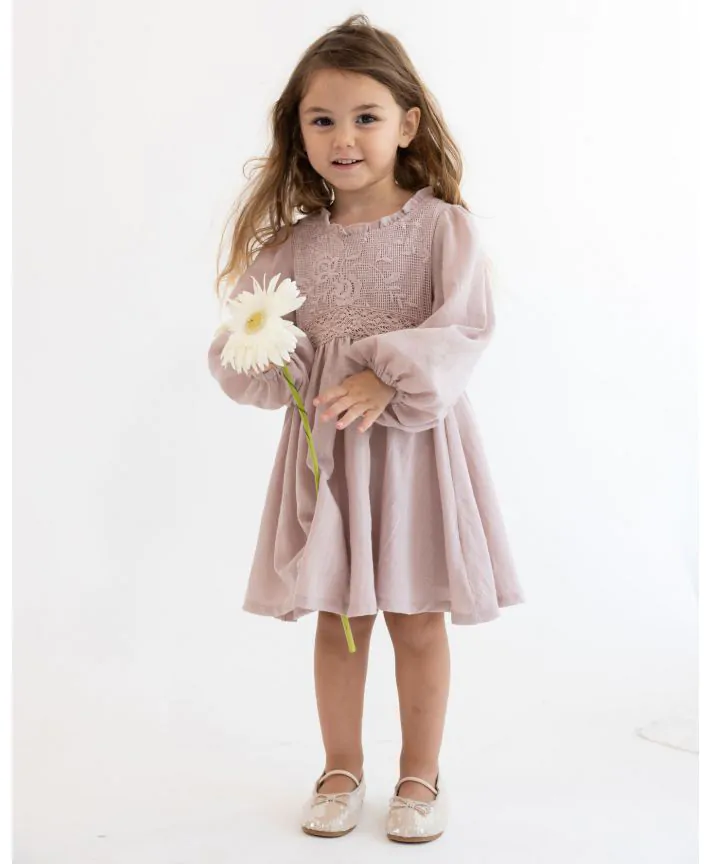 שמלת אריג עם שרוולים ארוכים נפוחים