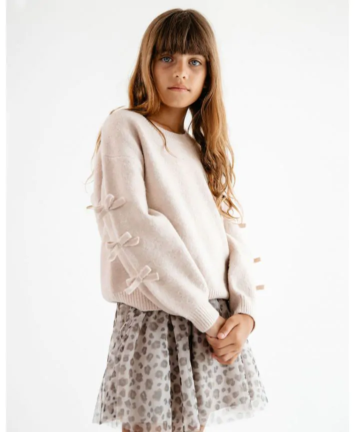 סוודר עם אלמנט בשרוולים