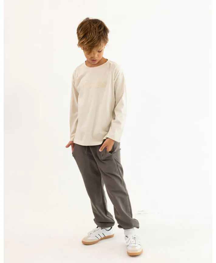 סט חולצה ומכנסיים