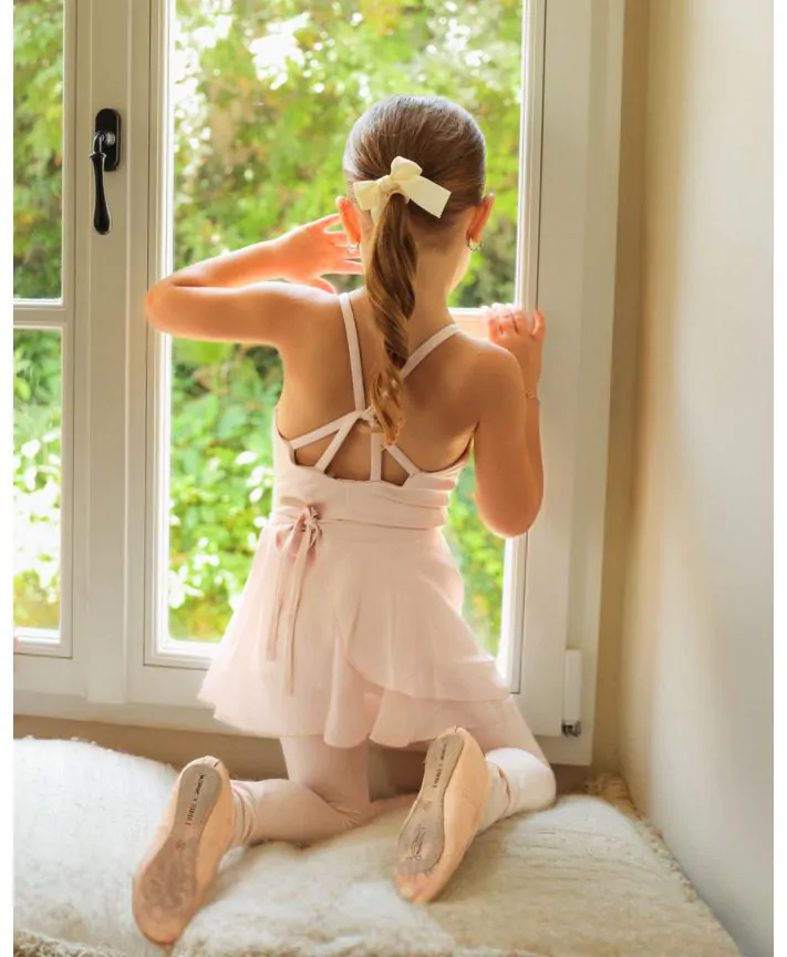 בגד גוף עם כתפיות מעוצבות