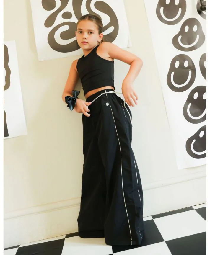 מכנסי היפ-הופ עם קשירות בצד