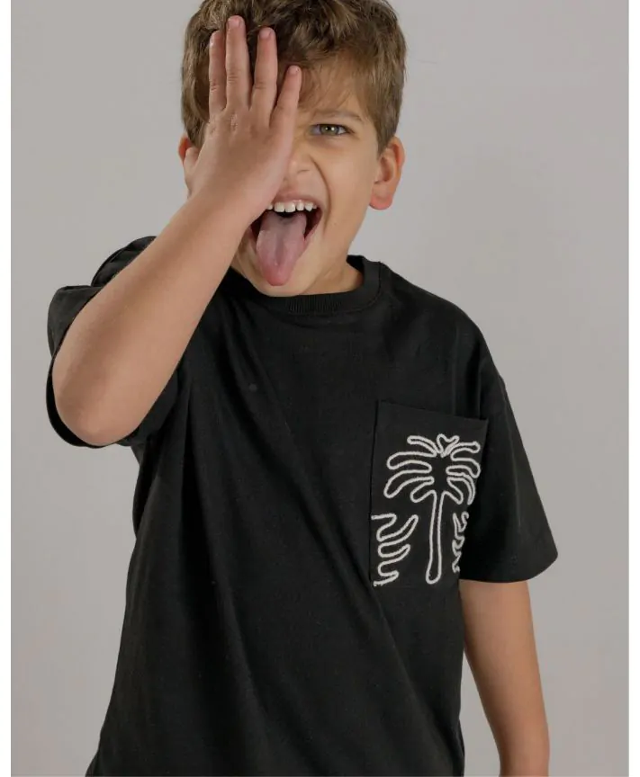 סט חולצה ומכנסיים 