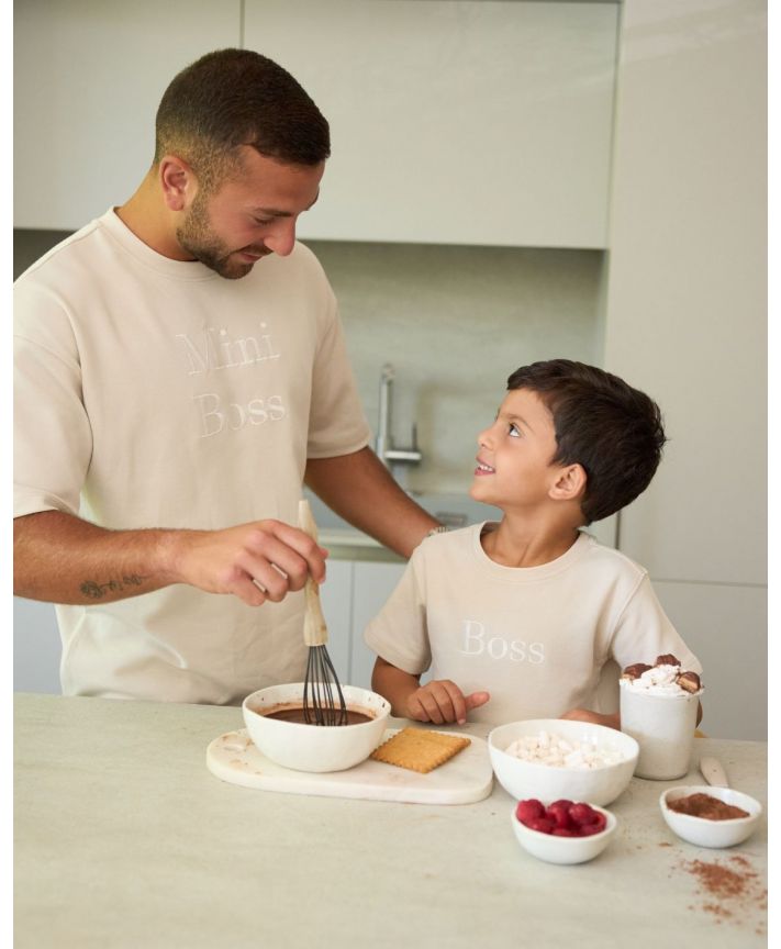 סט מכנסי ברמודה וטי שירט 
