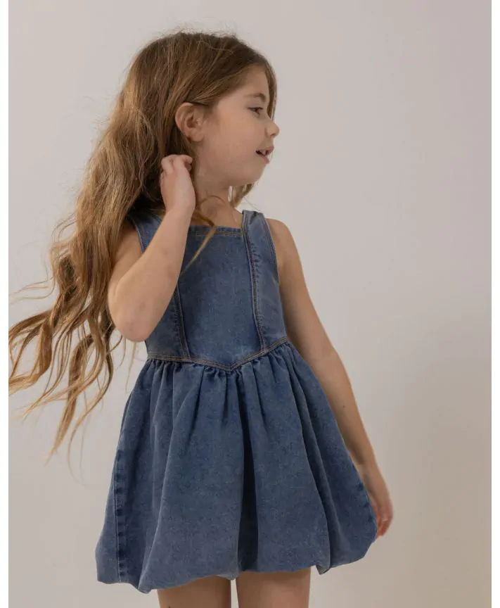 שמלת ג'ינס בגזרת בלון