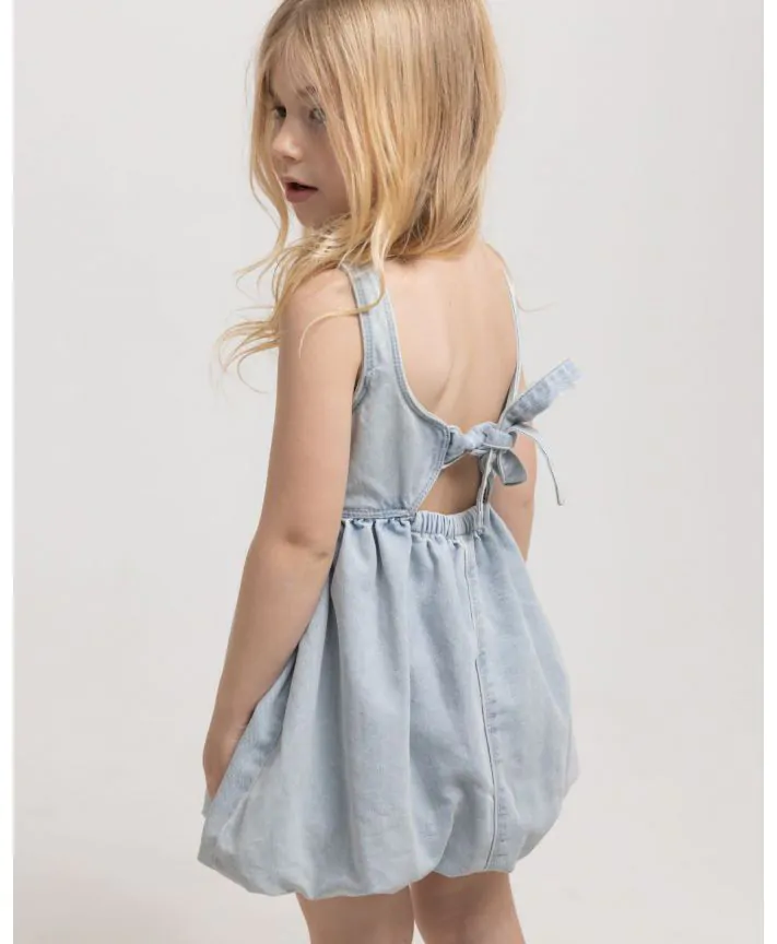 שמלת ג'ינס בגזרת בלון