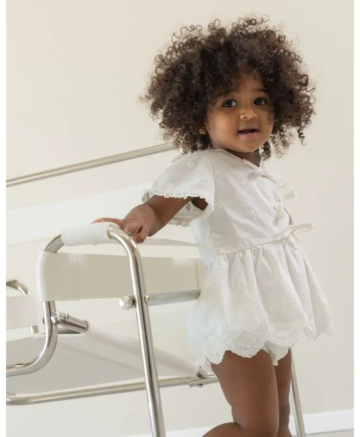 סט שמלת אריג עם פפיונים ובלומרס