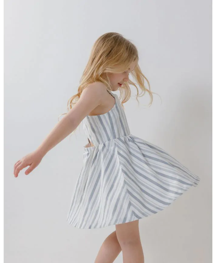 שמלת כתפיות מוצלבות