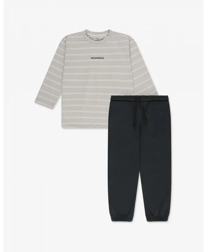 סט חולצה ומכנסיים