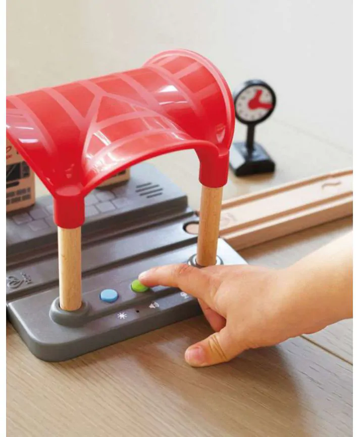 תחנת רכבת עם הקלטה והשמעה