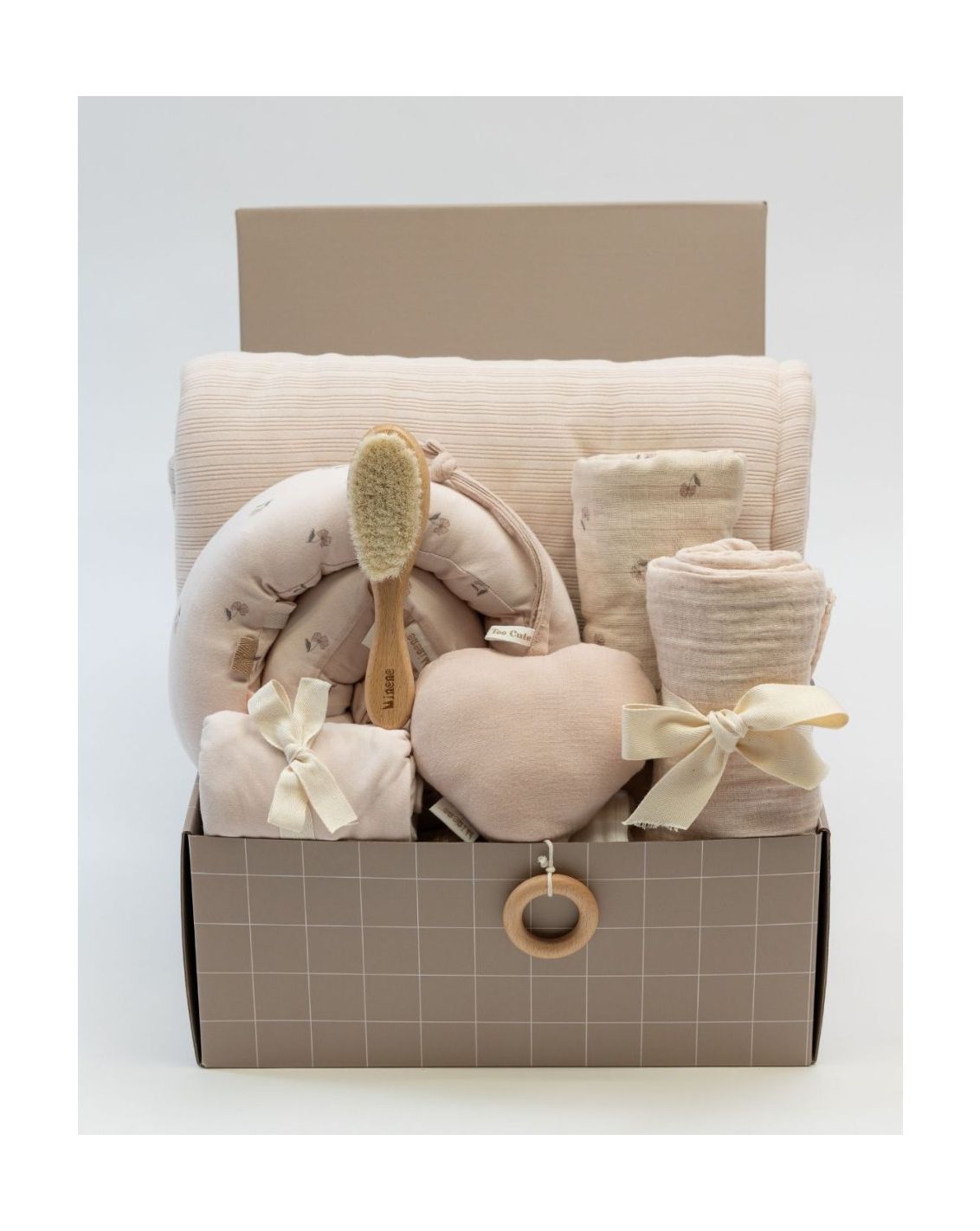 Wrapped With Love - מארז מיננה-1