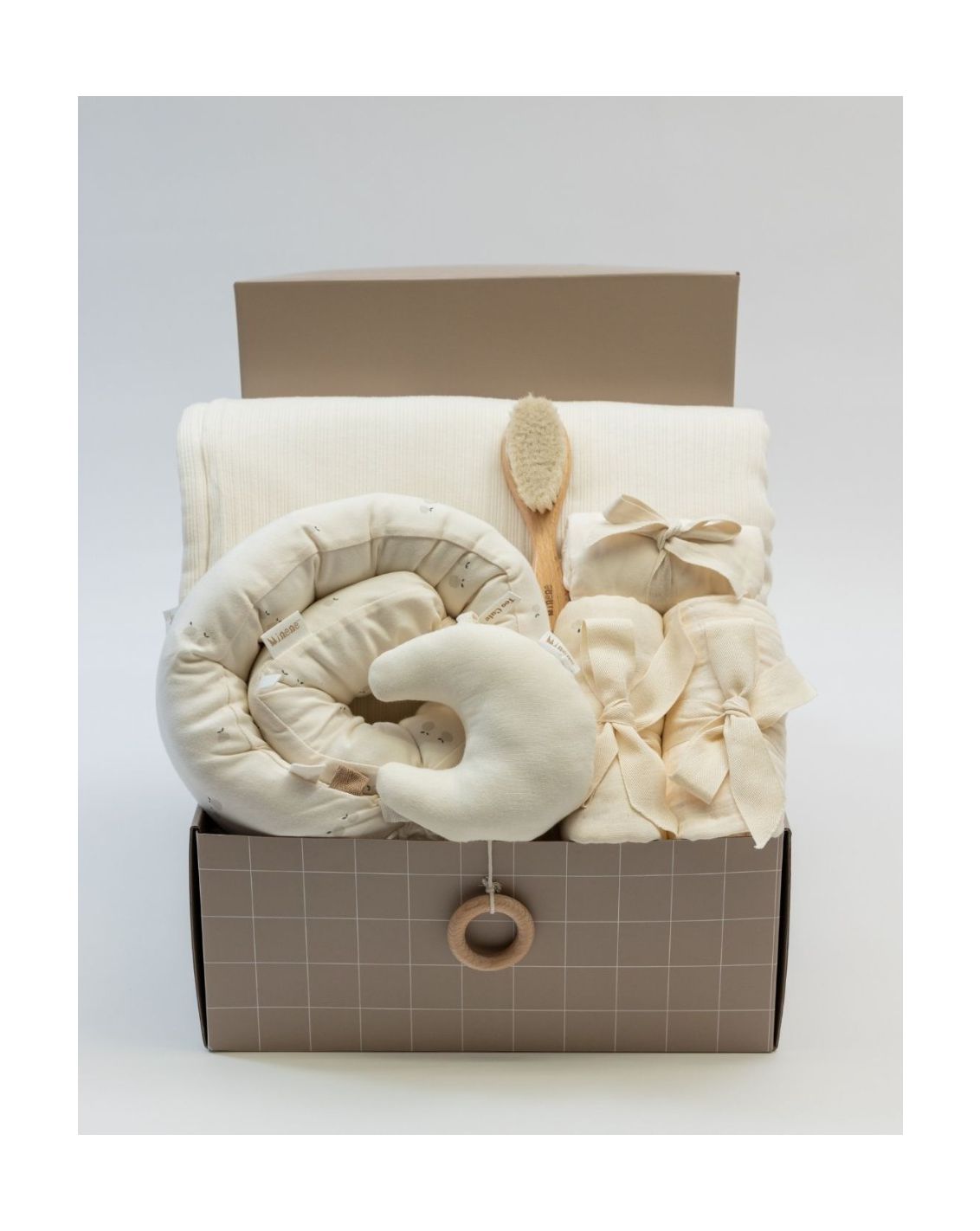 Wrapped With Love - מארז מיננה-1