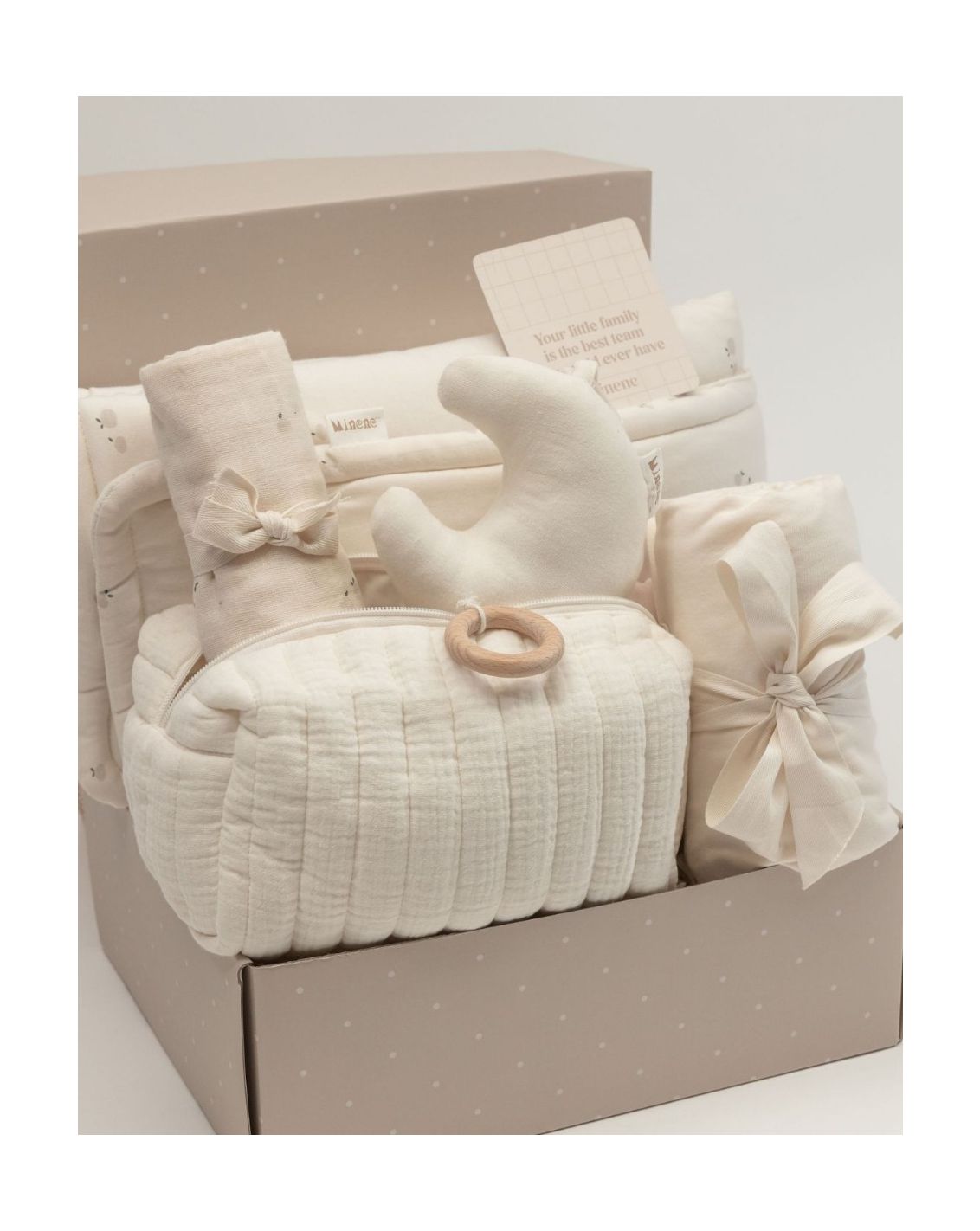 Love Is All Around - מארז מיננה-2