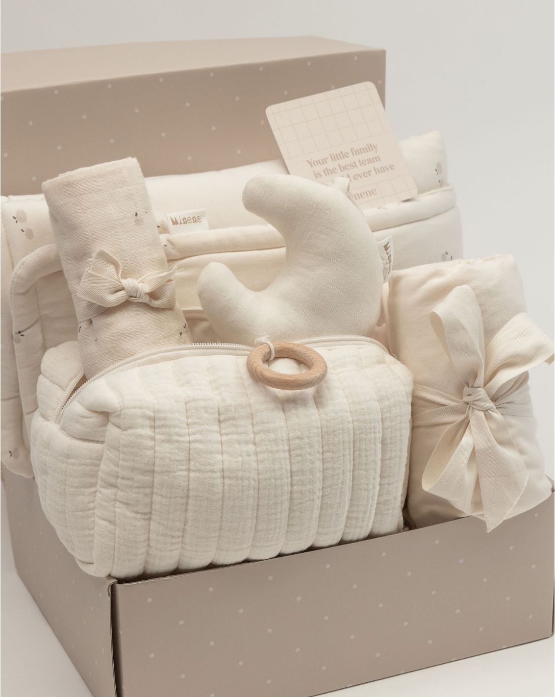 מארז מיננה-  Love is all around