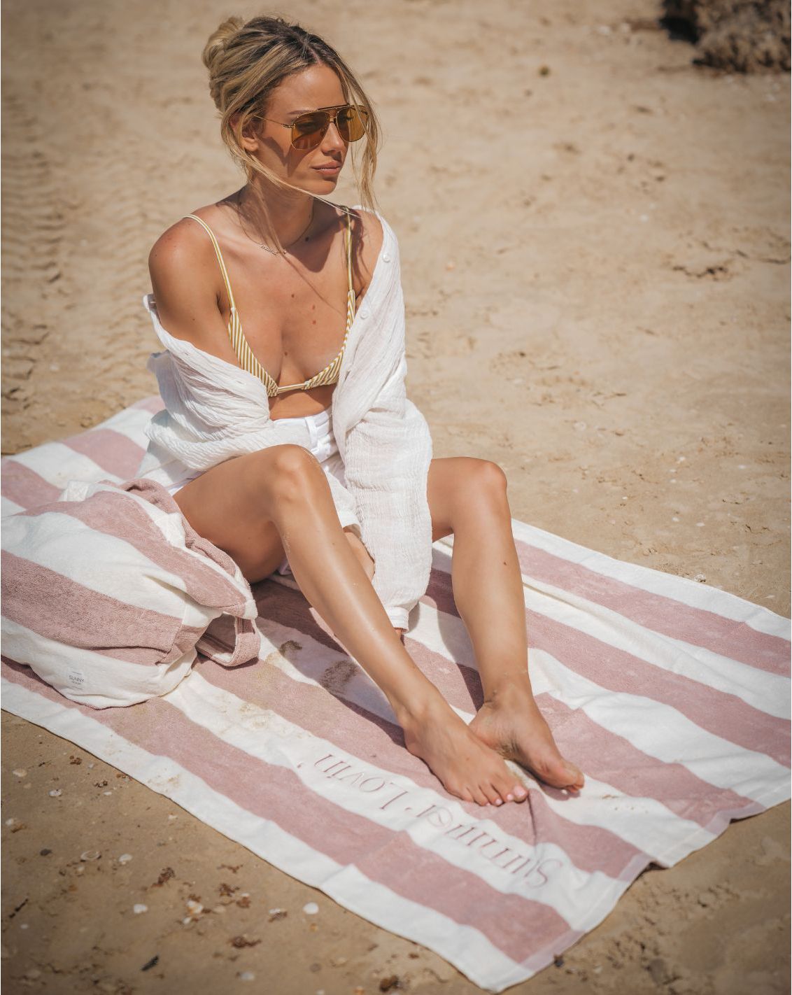 מגבת חוף גדולה   Sunny Resort By Bar Zomer